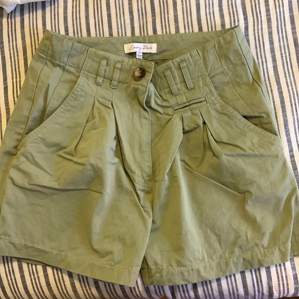 Cute green Emory Park button front shorts with back pocket size medium